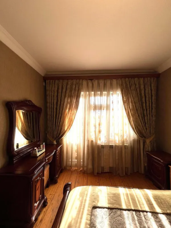 Satılır 4 otaqlı mənzil 120 m²