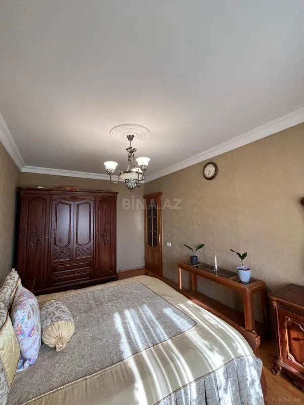 Satılır 4 otaqlı mənzil 120 m²