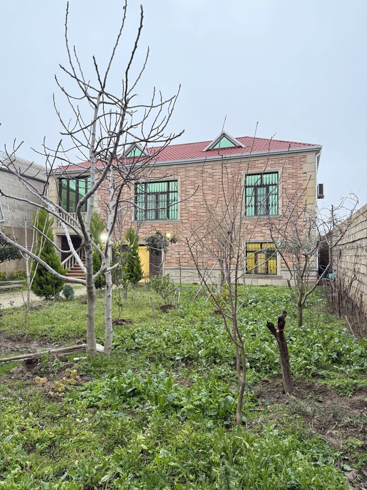 Satılır 4 otaqlı həyət evi 200 m²