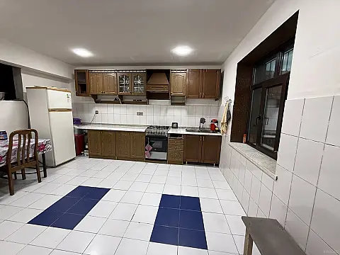 Satılır 4 otaqlı həyət evi 200 m²