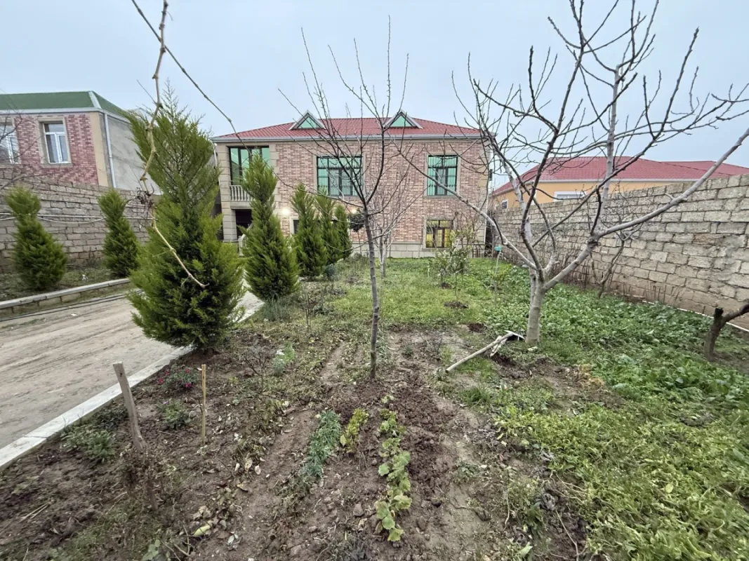 Satılır 4 otaqlı həyət evi 200 m²