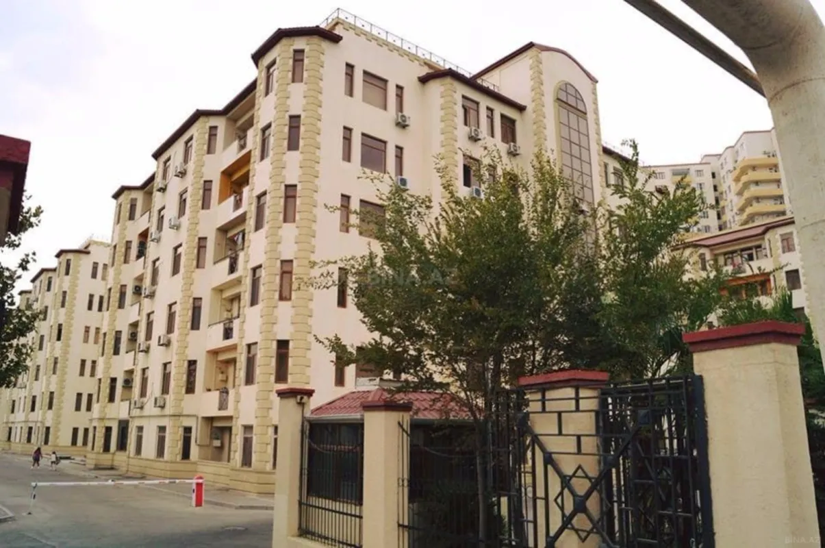 Satılır 5 otaqlı mənzil 225 m²