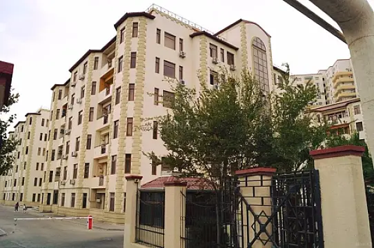 Satılır 5 otaqlı mənzil 225 m²