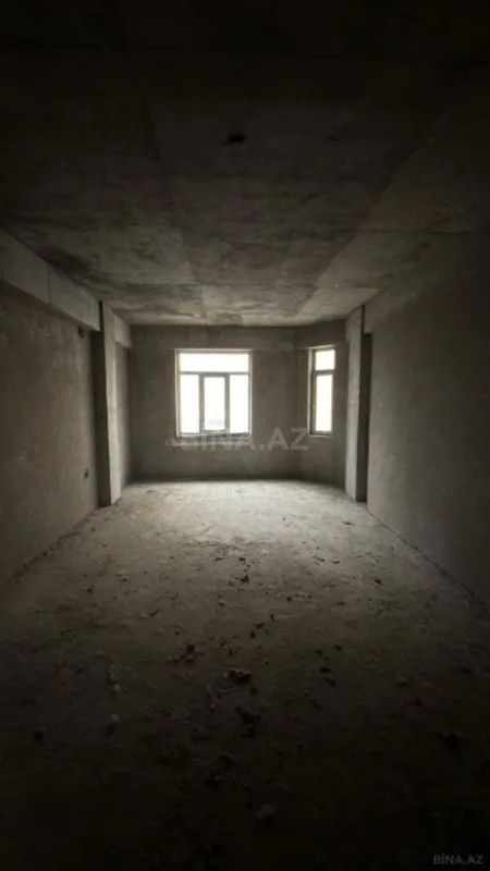 Satılır 5 otaqlı mənzil 225 m²