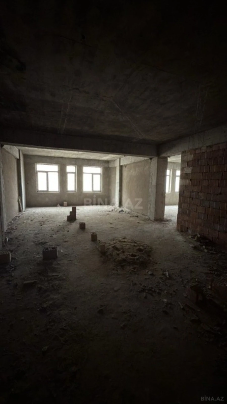 Satılır 5 otaqlı mənzil 225 m²