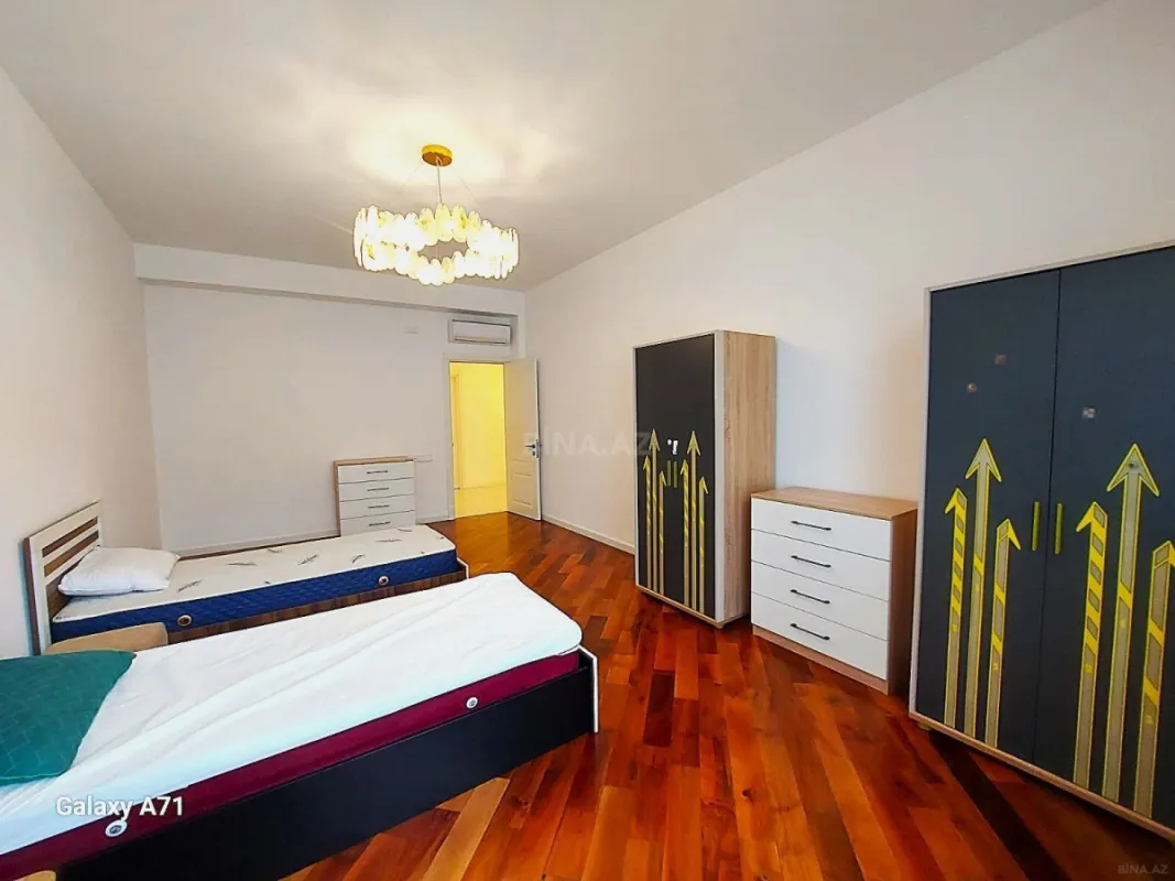 Satılır 4 otaqlı mənzil 185 m²