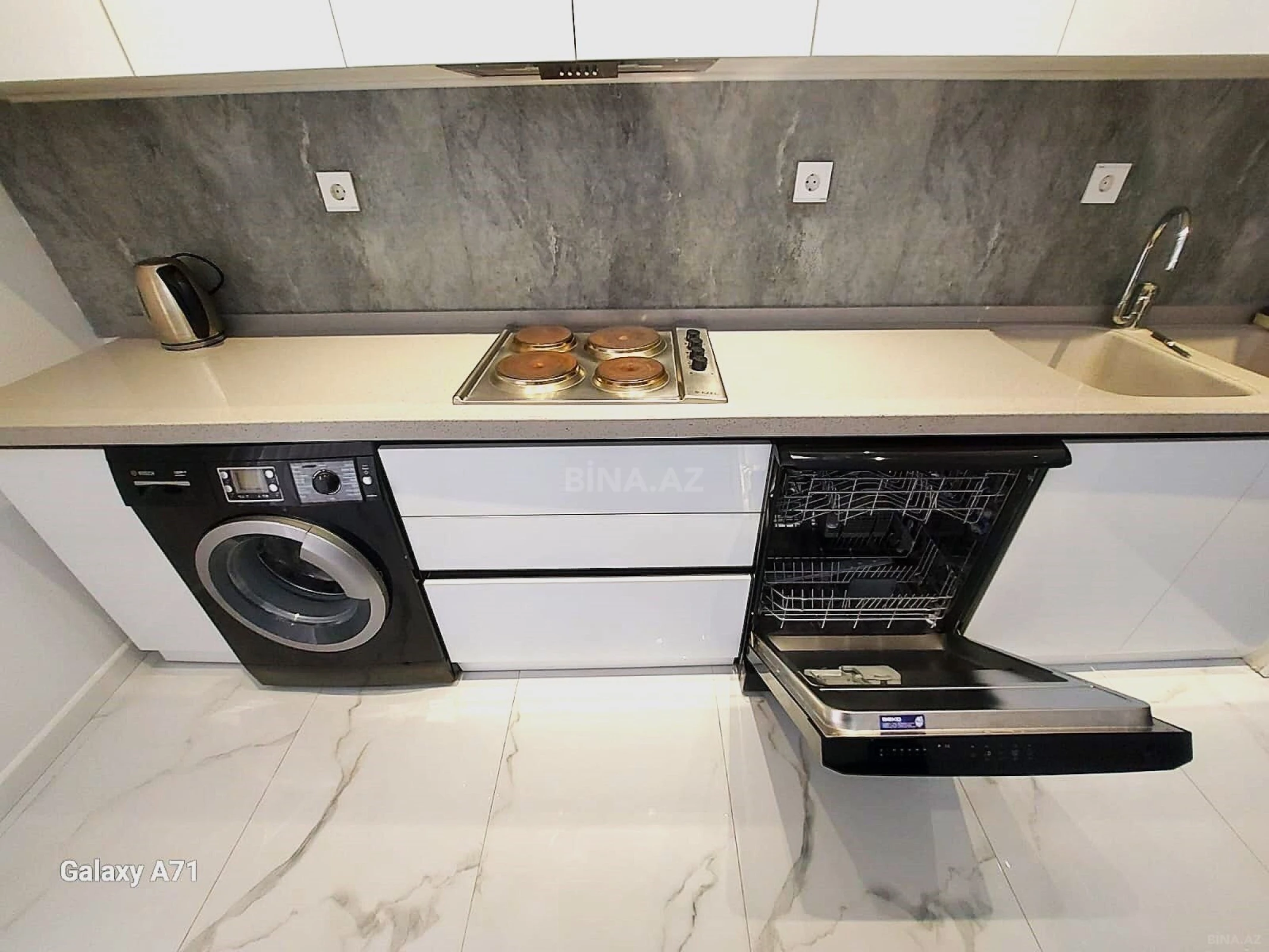 Satılır 4 otaqlı mənzil 185 m²