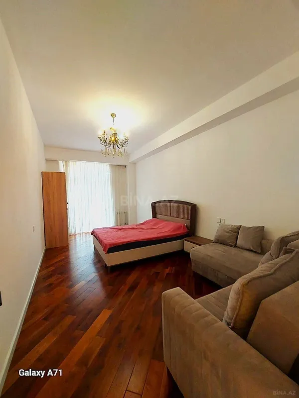 Satılır 4 otaqlı mənzil 185 m²