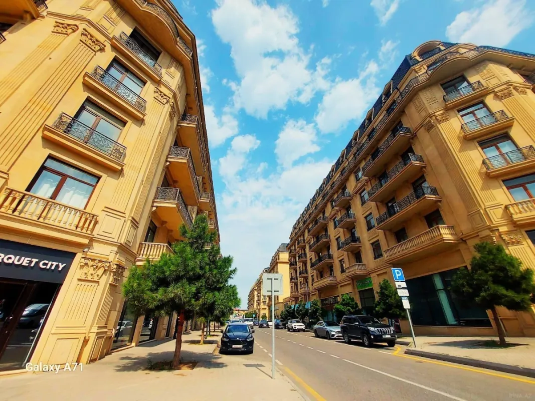 Satılır 4 otaqlı mənzil 185 m²