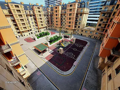 Satılır 4 otaqlı mənzil 185 m²