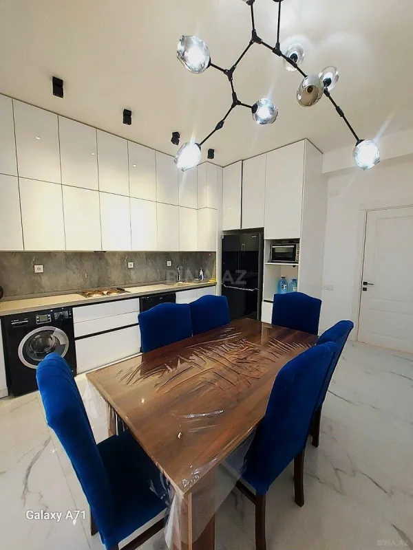 Satılır 4 otaqlı mənzil 185 m²