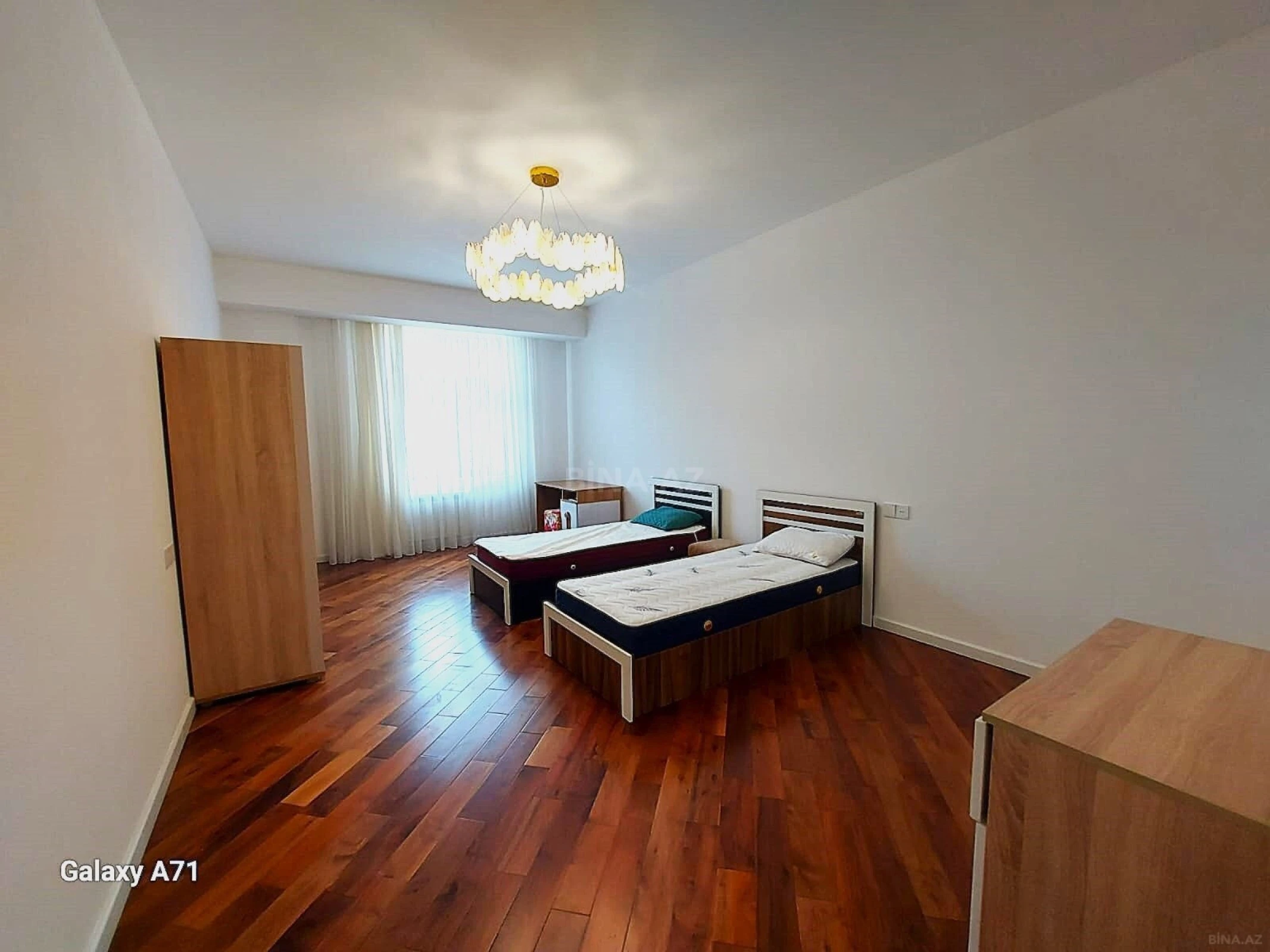 Satılır 4 otaqlı mənzil 185 m²