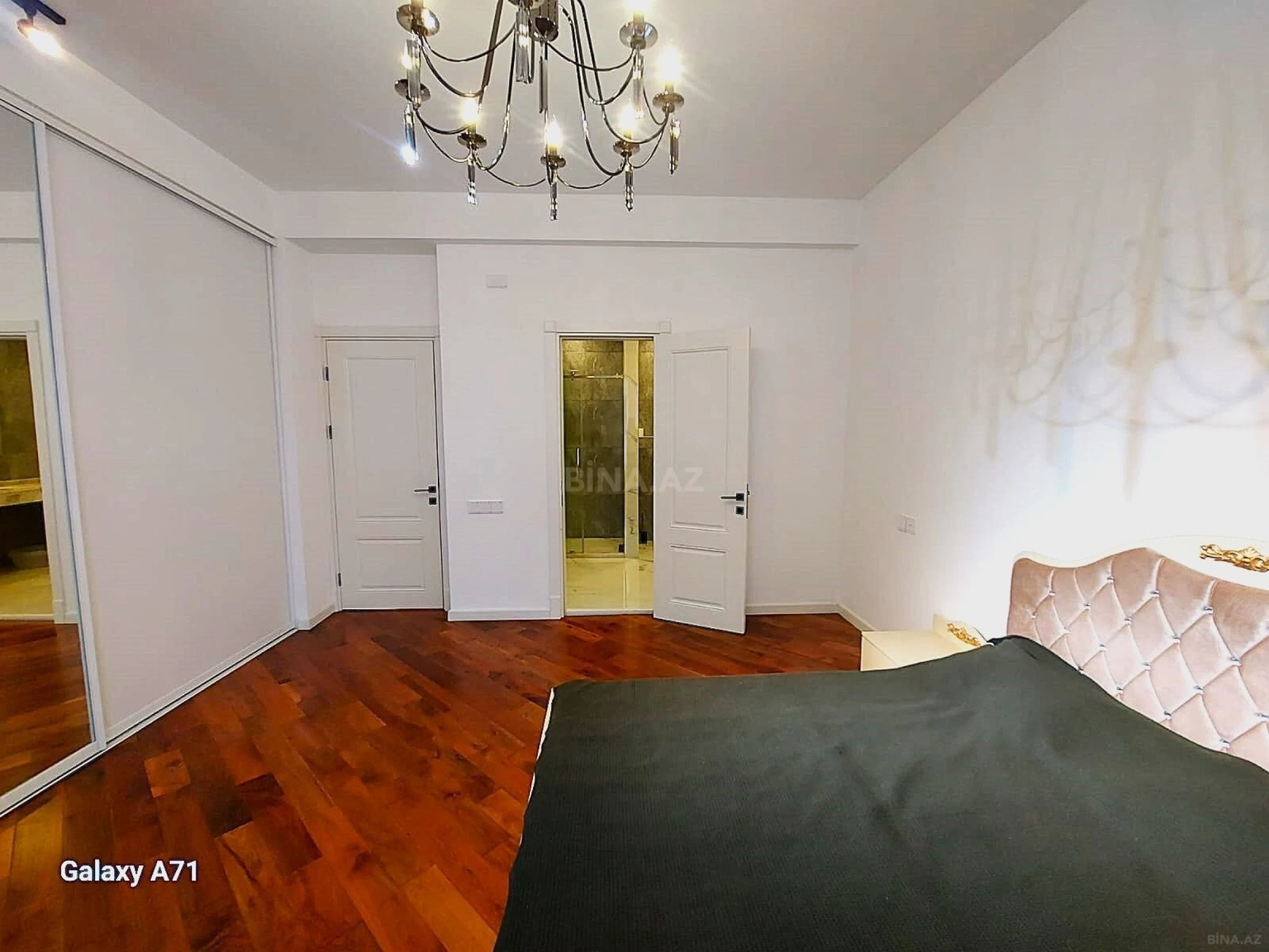 Satılır 4 otaqlı mənzil 185 m²
