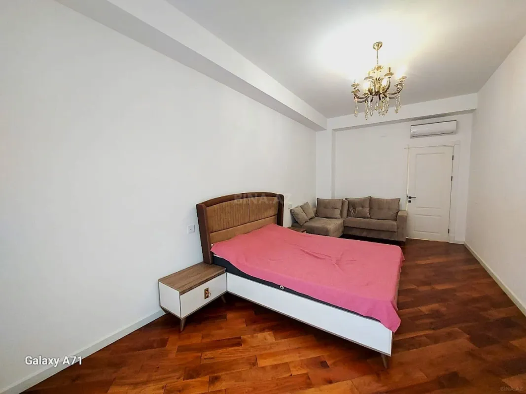 Satılır 4 otaqlı mənzil 185 m²