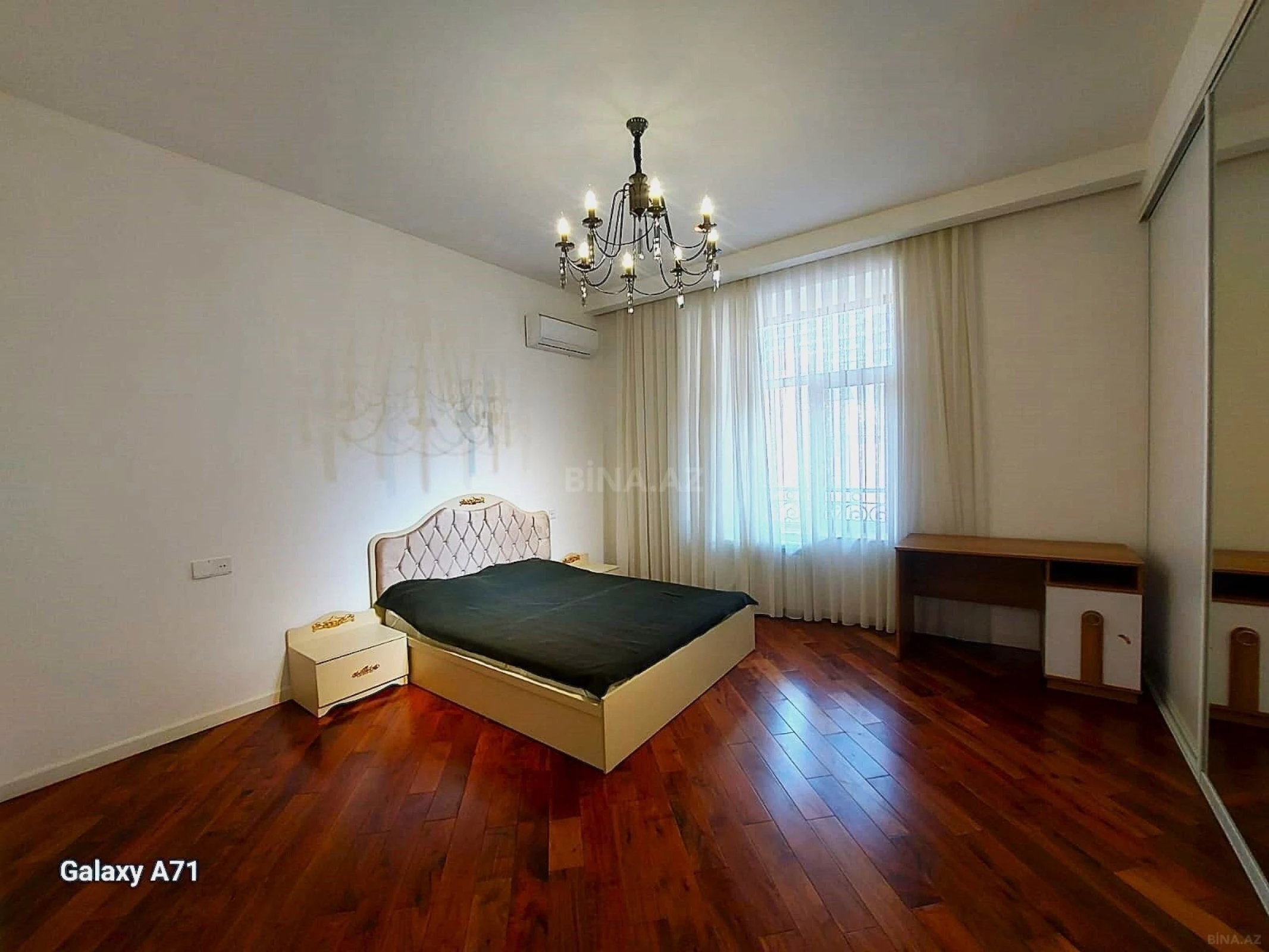 Satılır 4 otaqlı mənzil 185 m²
