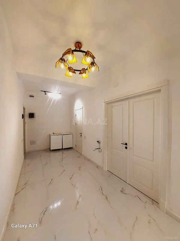 Satılır 4 otaqlı mənzil 185 m²