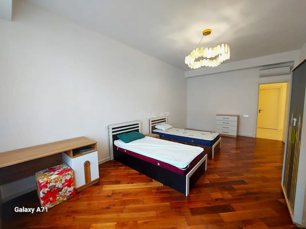 Satılır 4 otaqlı mənzil 185 m²