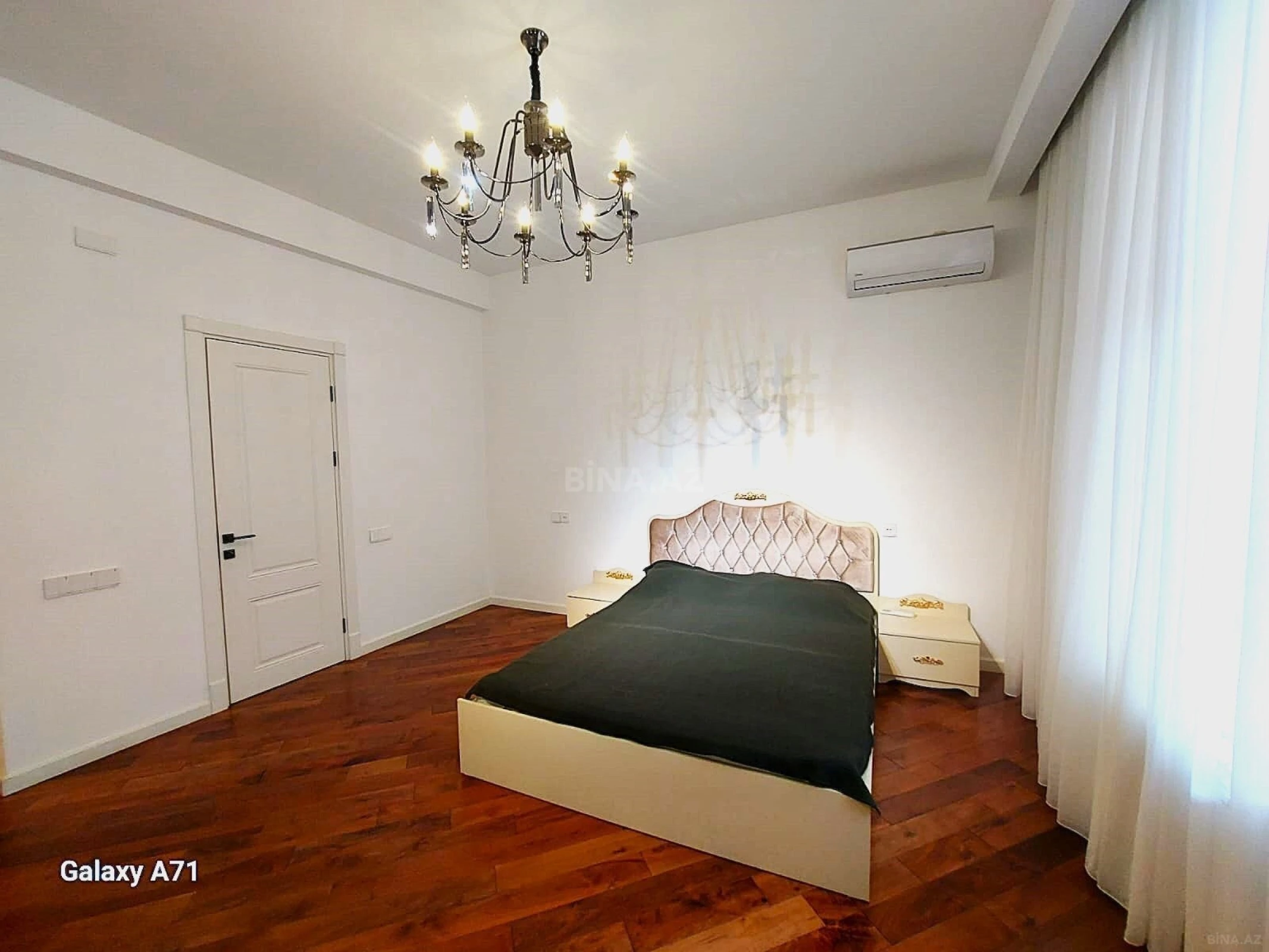 Satılır 4 otaqlı mənzil 185 m²