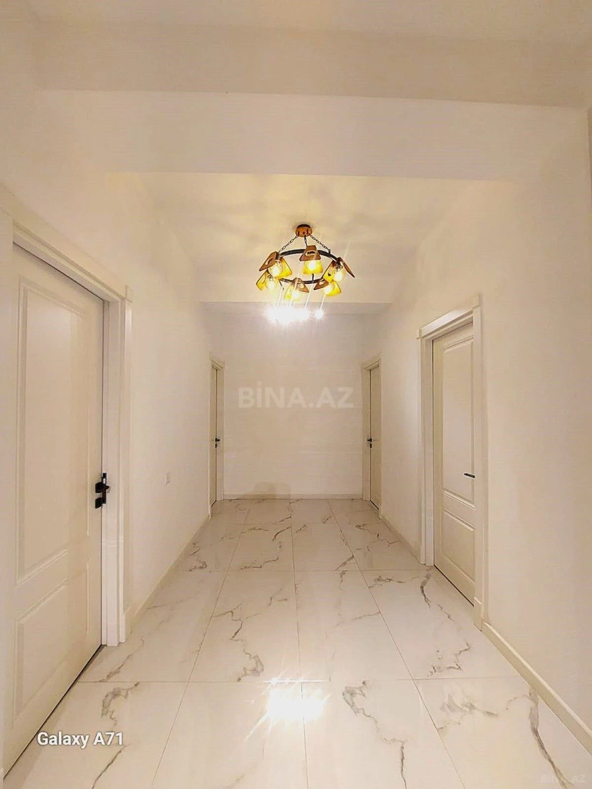 Satılır 4 otaqlı mənzil 185 m²