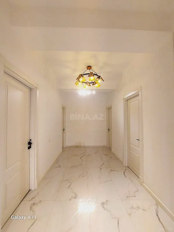 Satılır 4 otaqlı mənzil 185 m²