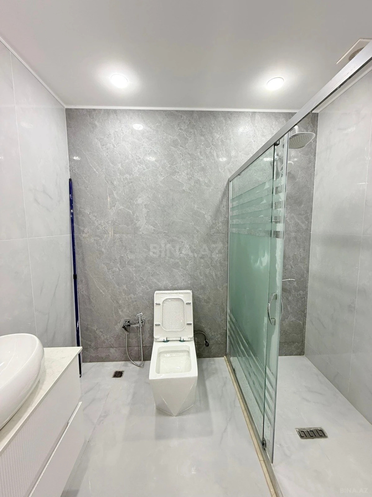 Satılır 2 otaqlı mənzil 63 m²
