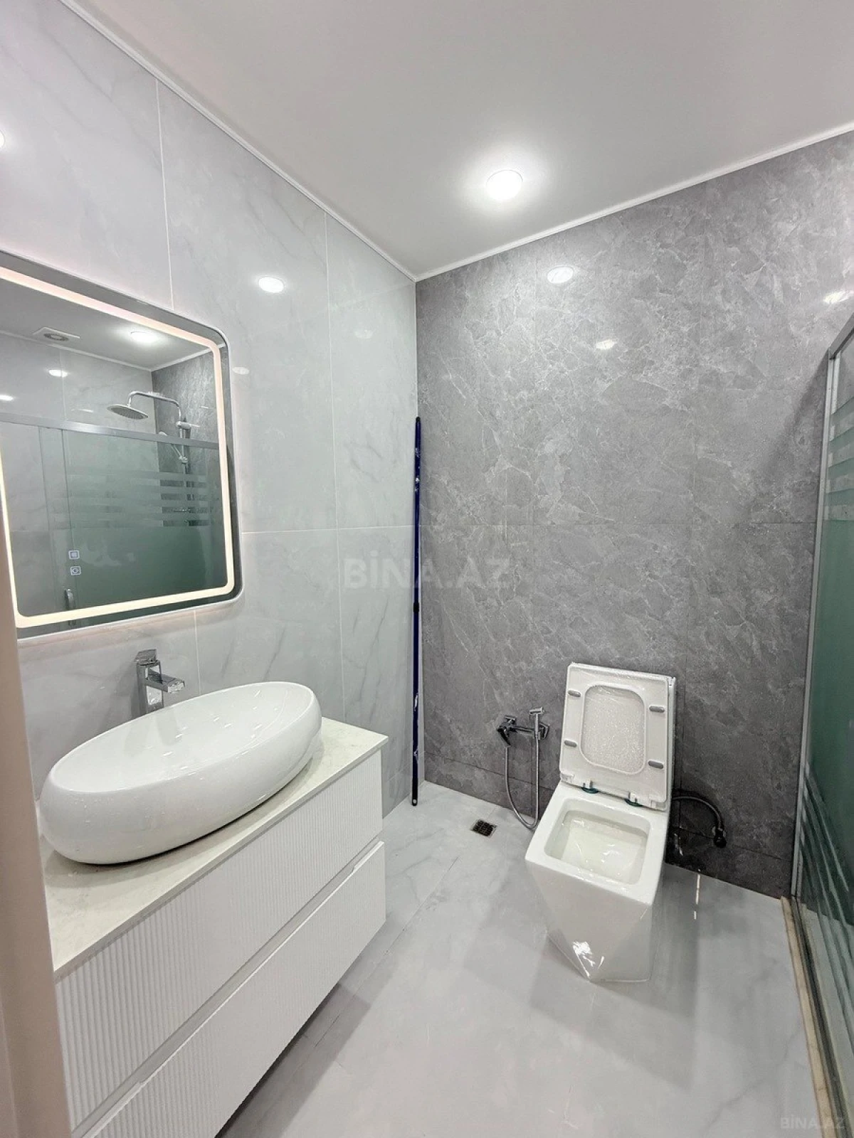Satılır 2 otaqlı mənzil 63 m²