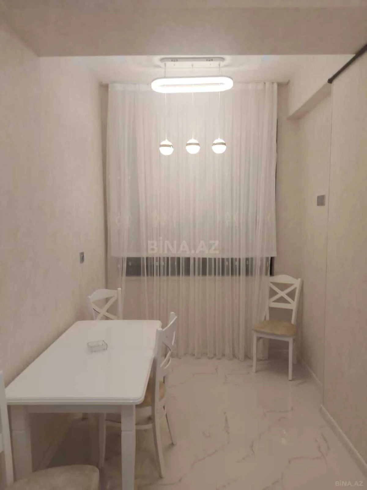 Kirayə verilir 2 otaqlı mənzil 80 m²
