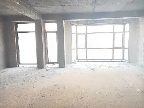 Satılır 3 otaqlı mənzil 123 m²