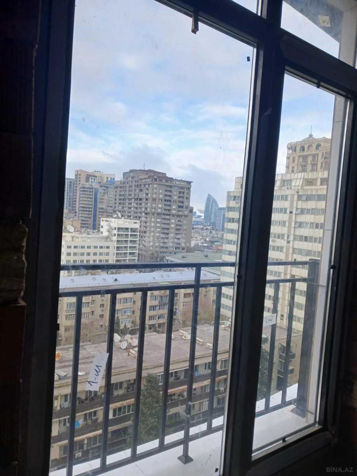 Satılır 4 otaqlı mənzil 196 m²