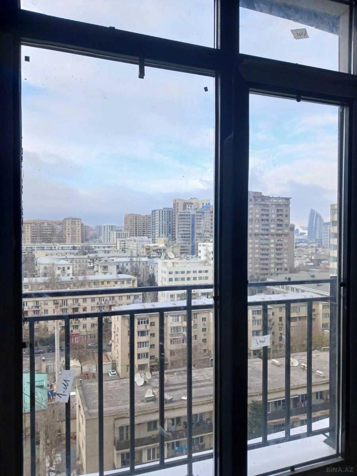 Satılır 4 otaqlı mənzil 196 m²