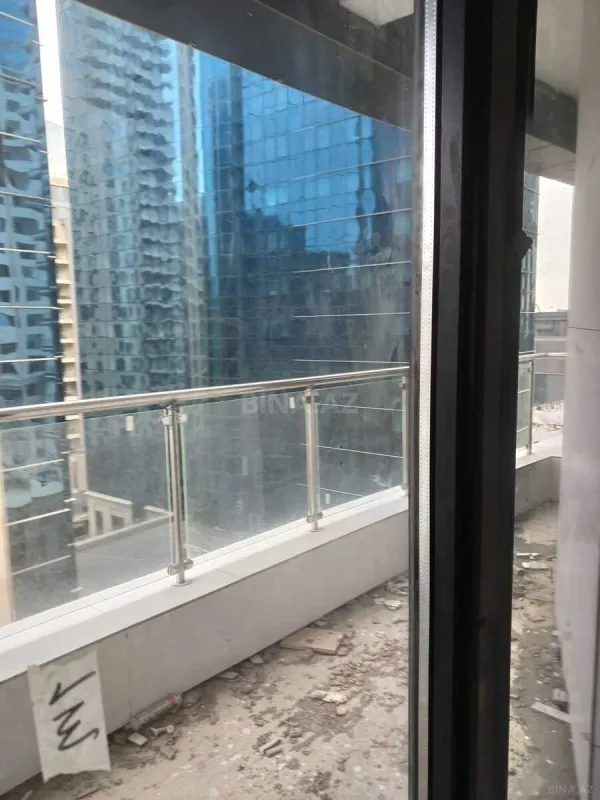 Satılır 4 otaqlı mənzil 196 m²