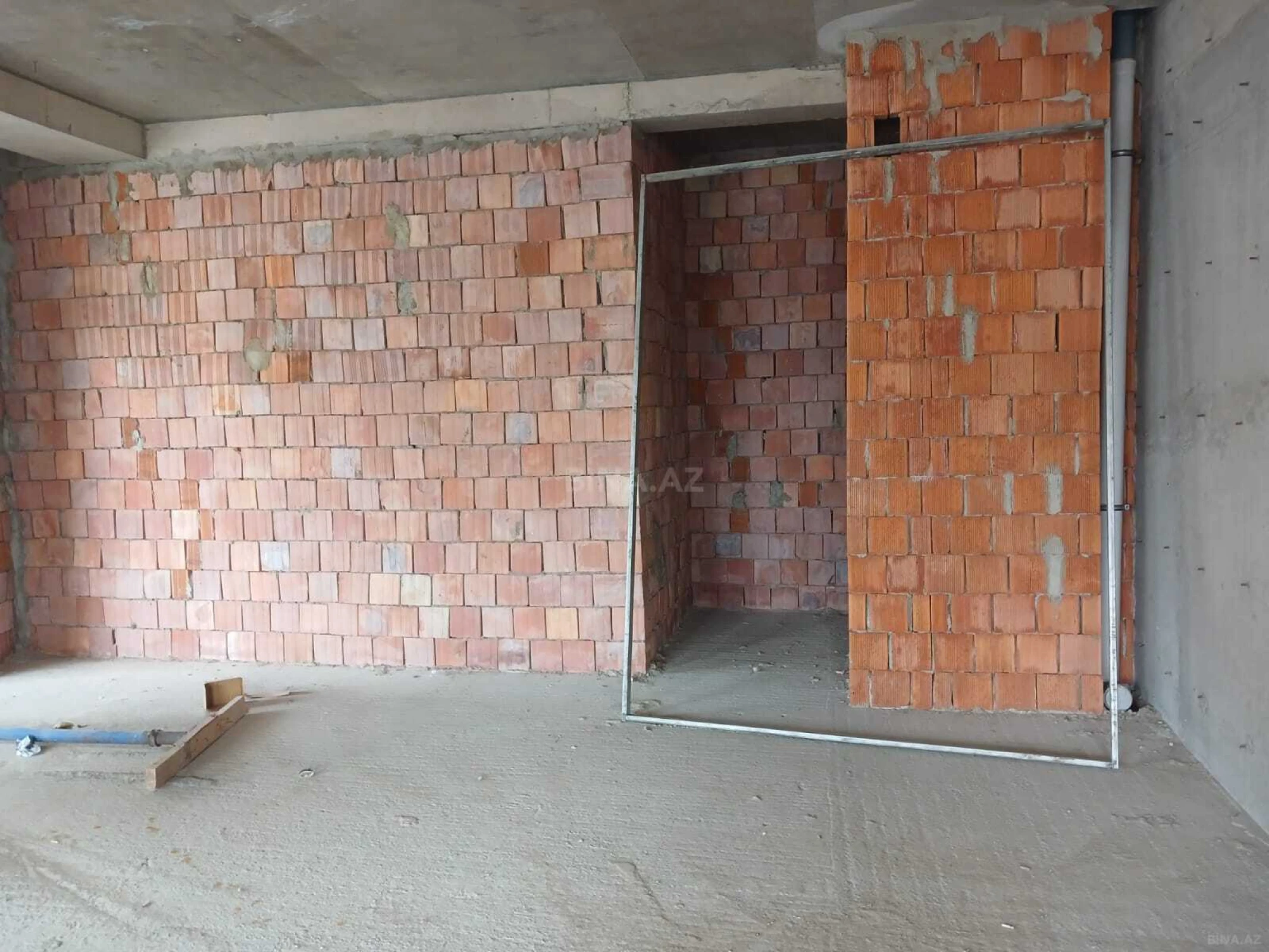 Satılır 4 otaqlı mənzil 196 m²