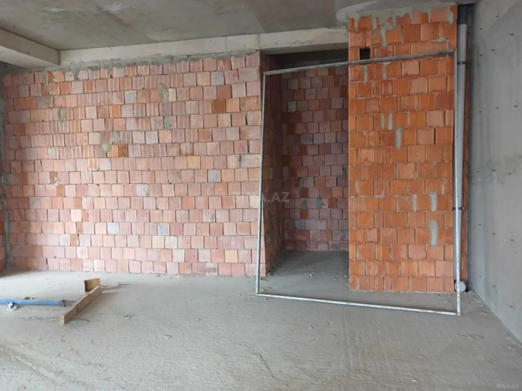 Satılır 4 otaqlı mənzil 196 m²