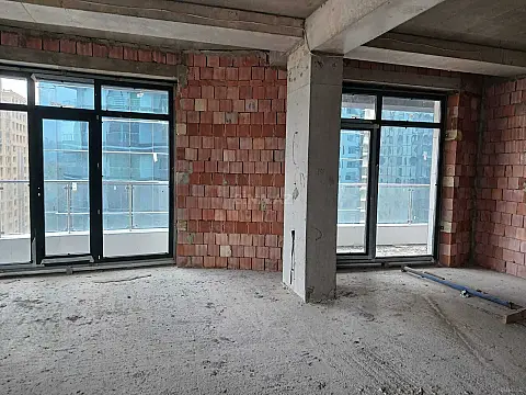 Satılır 4 otaqlı mənzil 196 m²