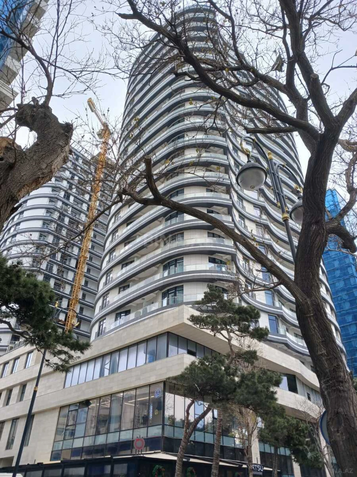 Satılır 3 otaqlı mənzil 125 m²