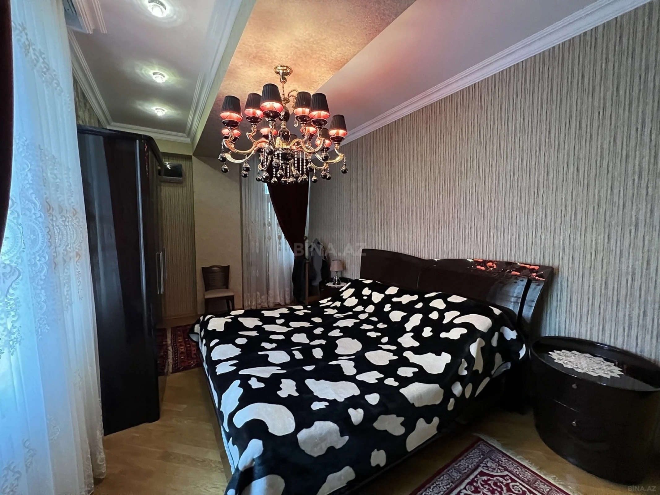 Satılır 4 otaqlı mənzil 165 m²