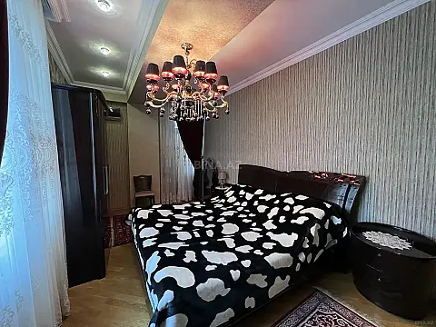 Satılır 4 otaqlı mənzil 165 m²