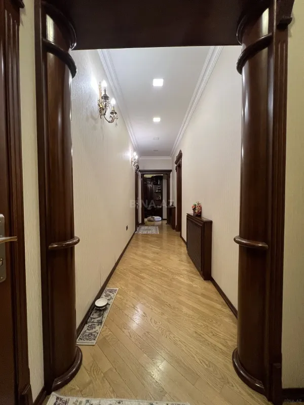 Satılır 4 otaqlı mənzil 165 m²