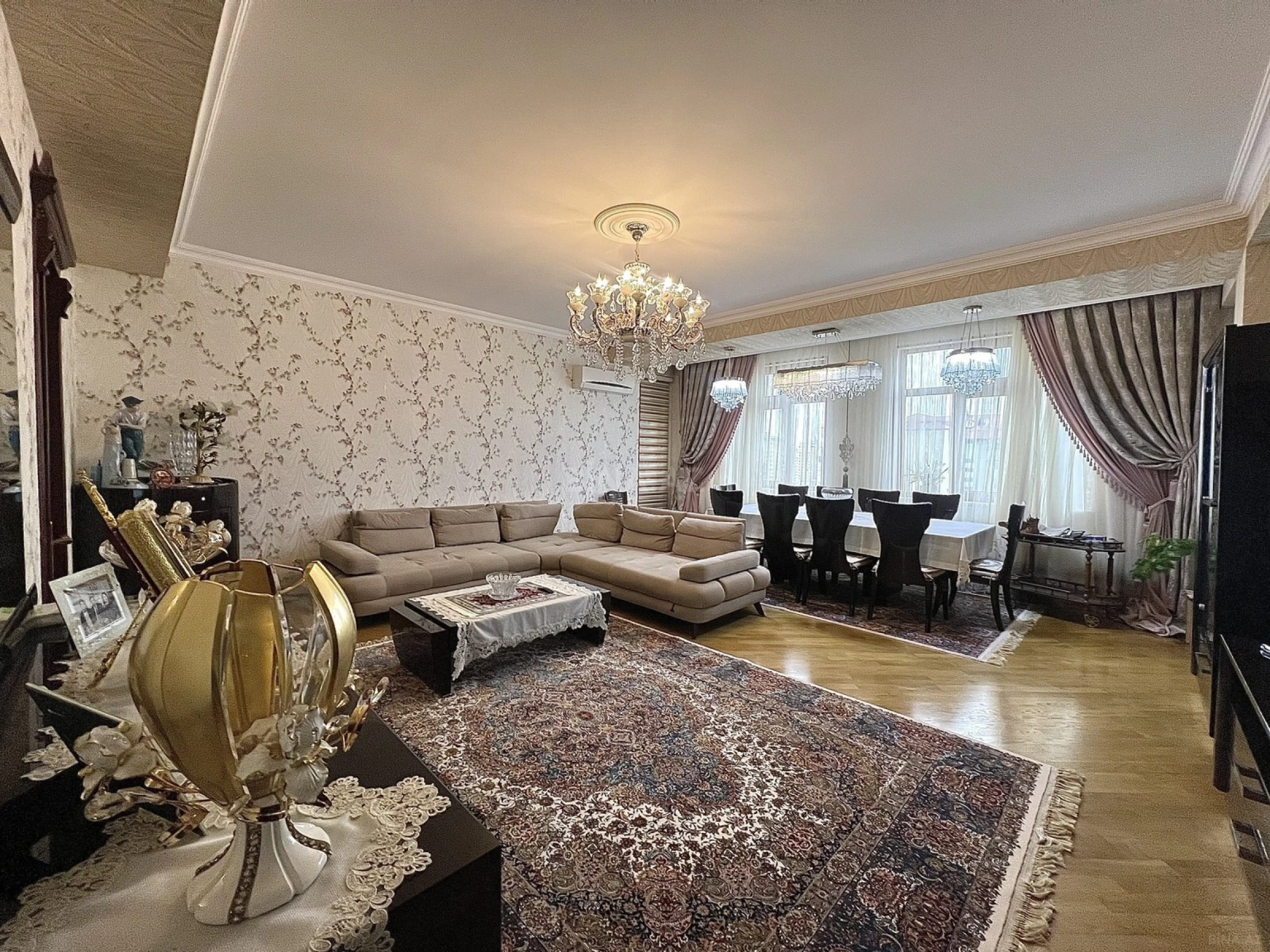 Satılır 4 otaqlı mənzil 165 m²