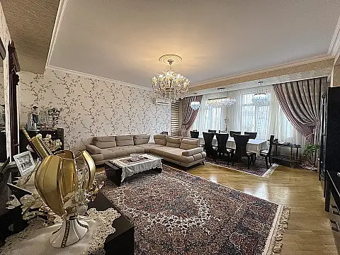 Satılır 4 otaqlı mənzil 165 m² — Bakı, İnşaatçılar 4 otaq 165.00 m²