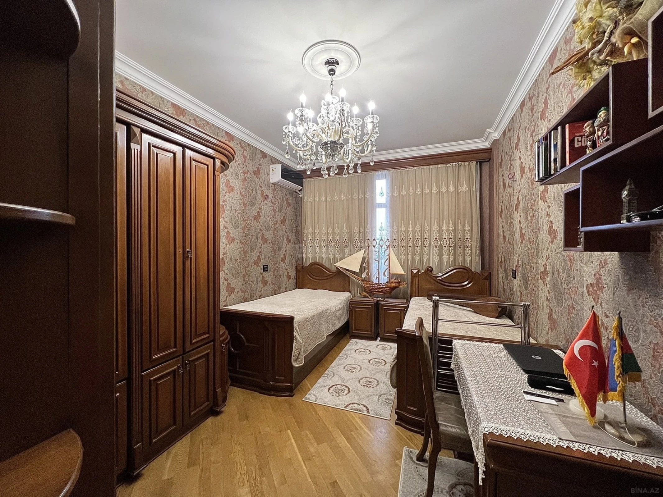Satılır 4 otaqlı mənzil 165 m²