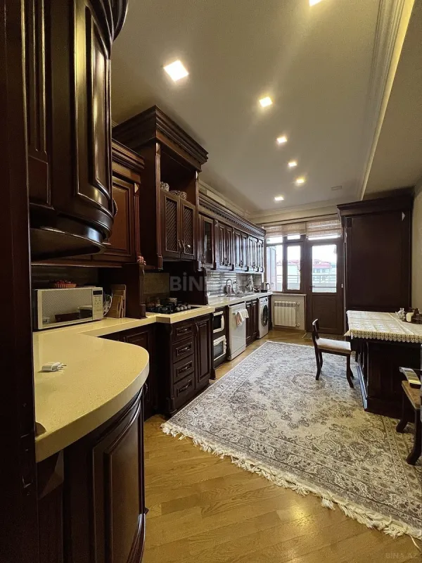 Satılır 4 otaqlı mənzil 165 m²