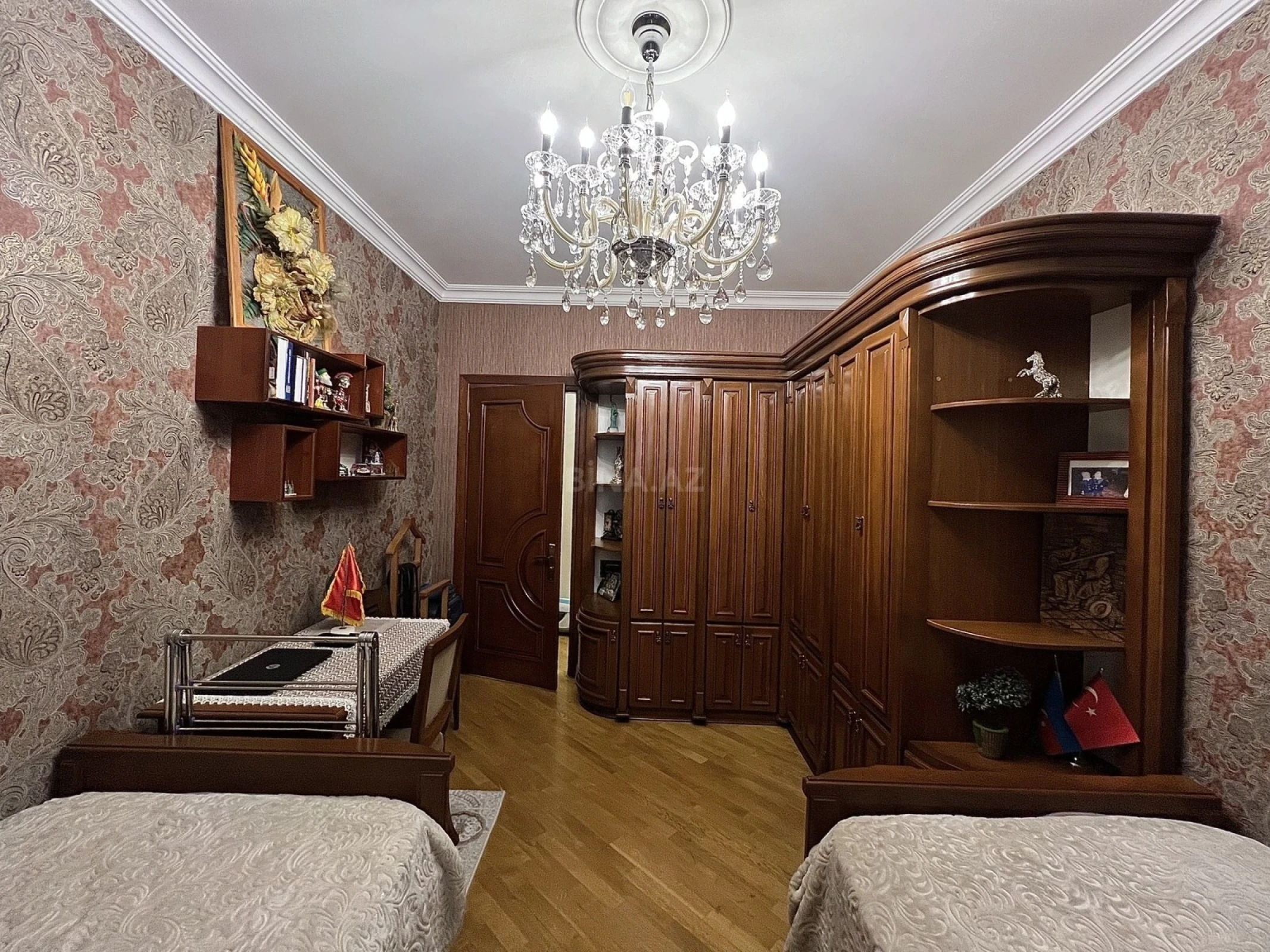 Satılır 4 otaqlı mənzil 165 m²
