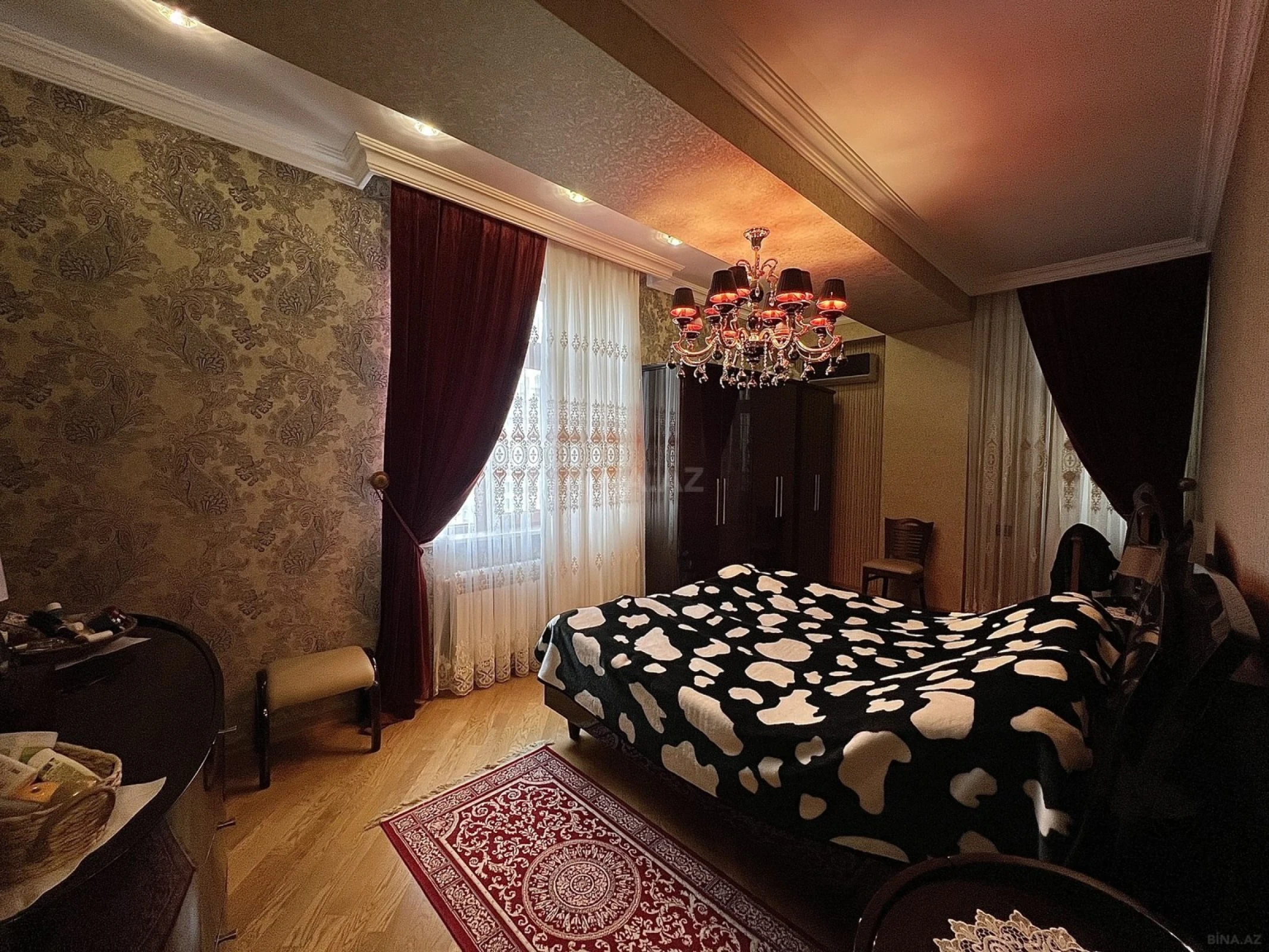 Satılır 4 otaqlı mənzil 165 m²