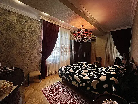 Satılır 4 otaqlı mənzil 165 m²
