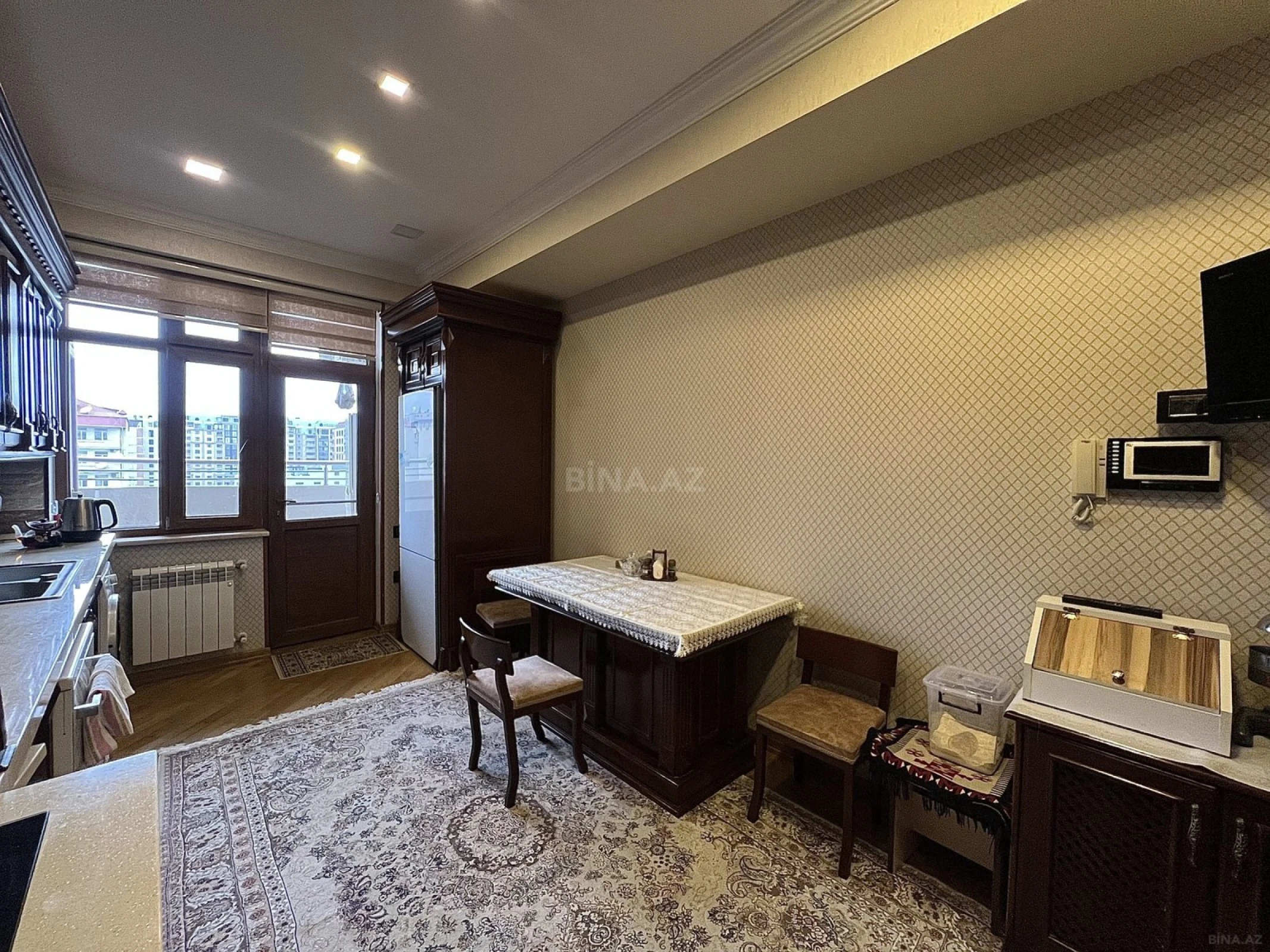 Satılır 4 otaqlı mənzil 165 m²