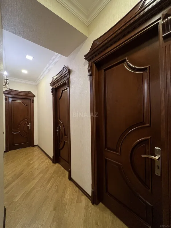 Satılır 4 otaqlı mənzil 165 m²