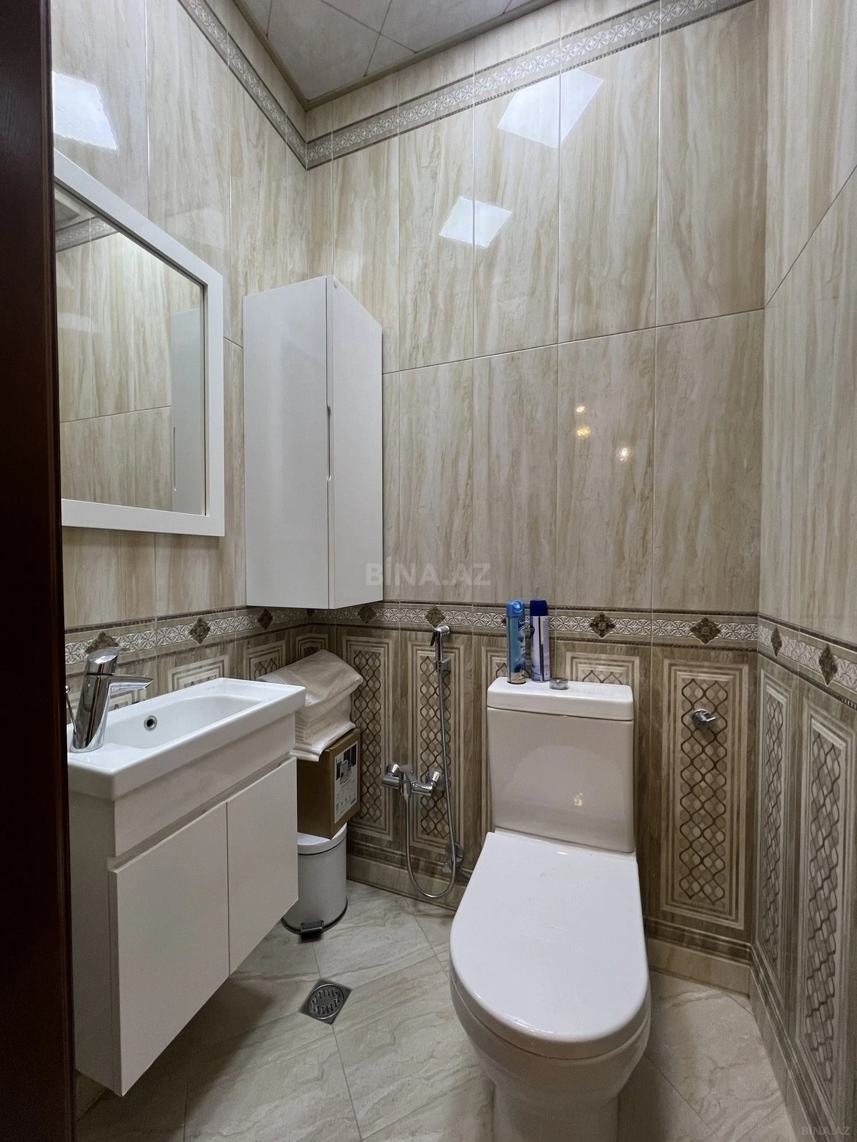 Satılır 4 otaqlı mənzil 165 m²