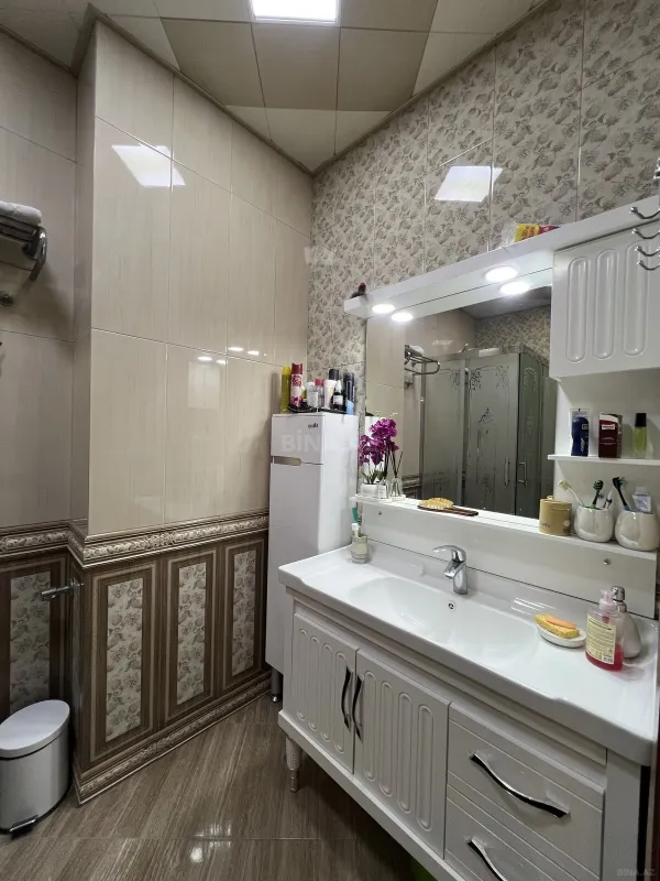 Satılır 4 otaqlı mənzil 165 m²