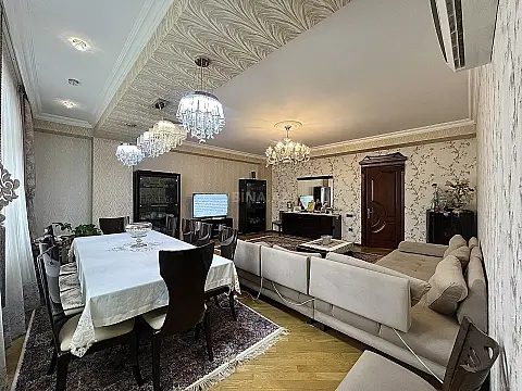 Satılır 4 otaqlı mənzil 165 m²